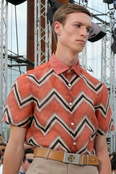 Look 9